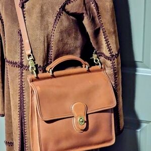 Great Vintage Coach!! All genuine LEATHER crossbody purse!